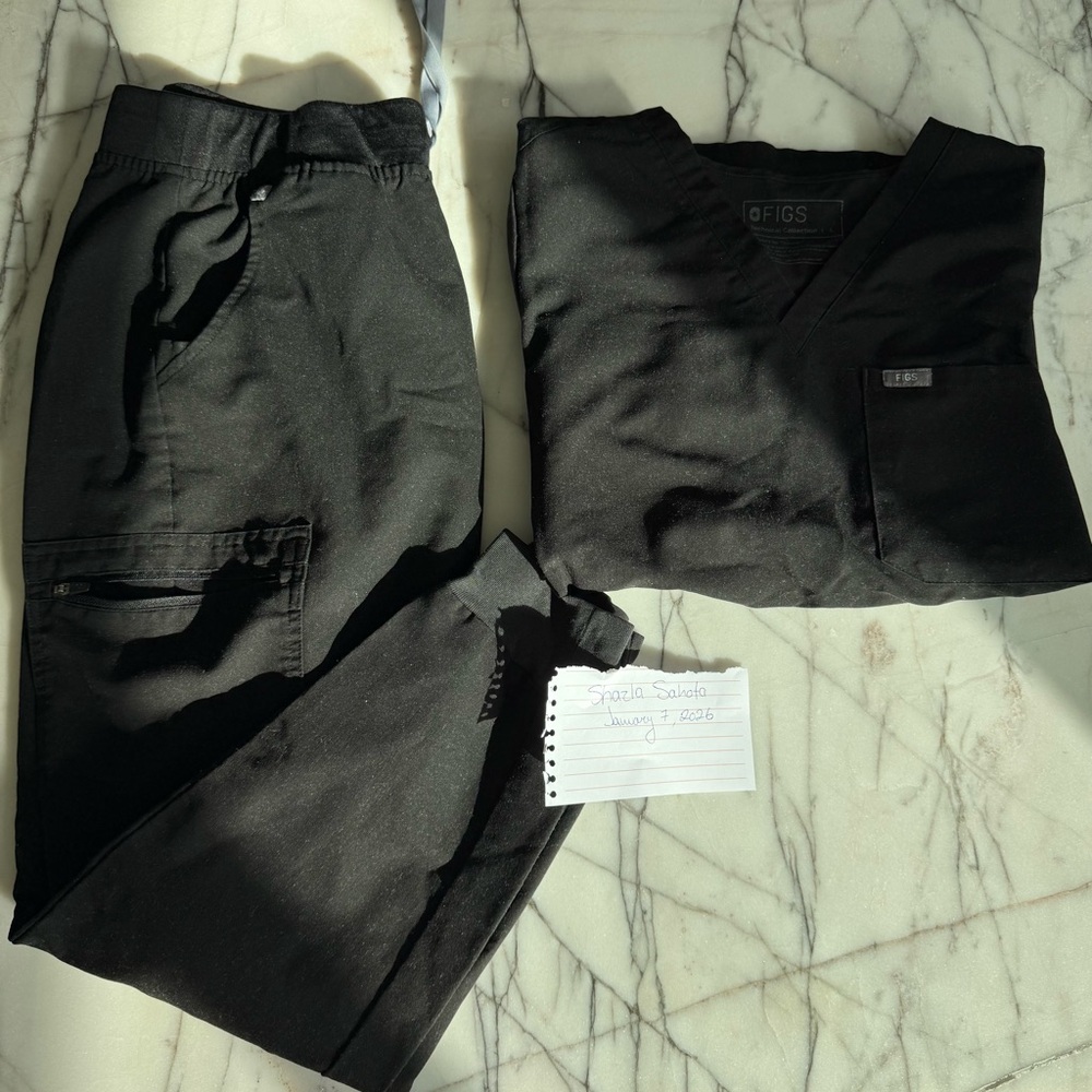 Large FIGS scrub set